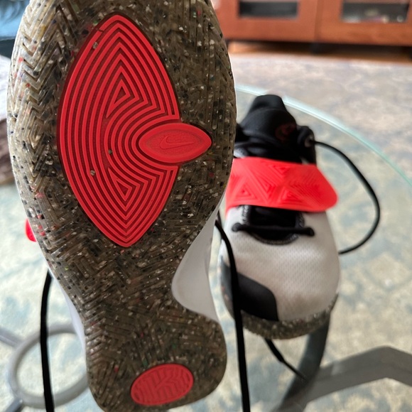 Nike Basketball sneakers - Picture 1 of 3